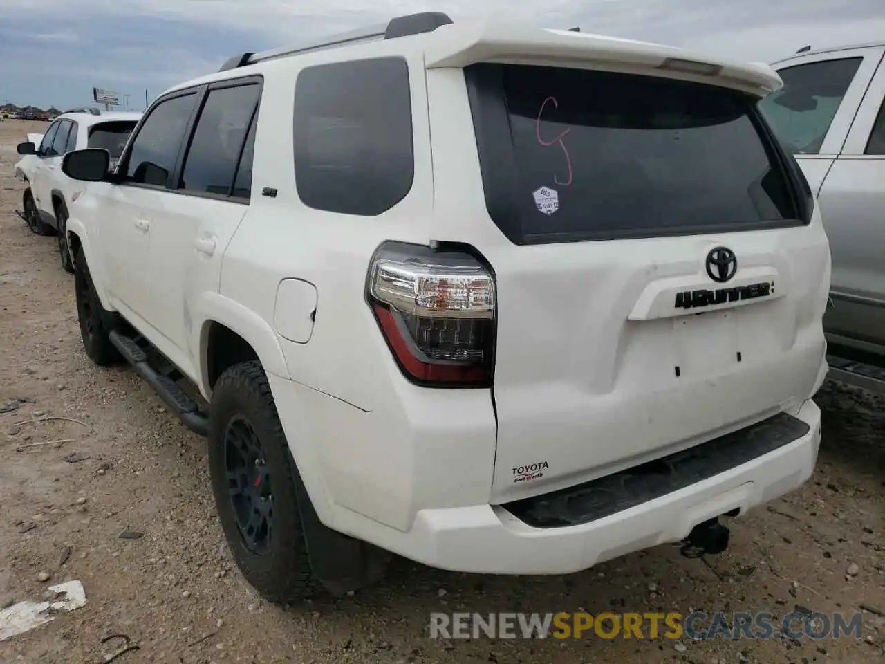 3 Photograph of a damaged car JTEFU5JR0M5233017 TOYOTA 4RUNNER 2021