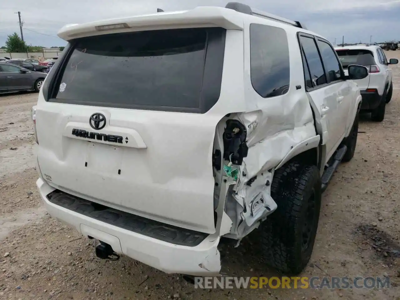 4 Photograph of a damaged car JTEFU5JR0M5233017 TOYOTA 4RUNNER 2021