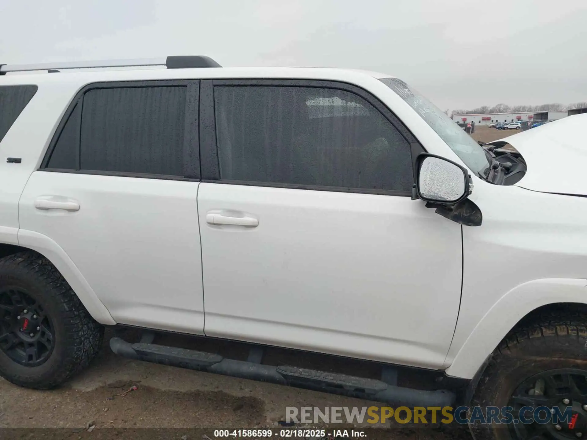 13 Photograph of a damaged car JTEFU5JR0M5242588 TOYOTA 4RUNNER 2021