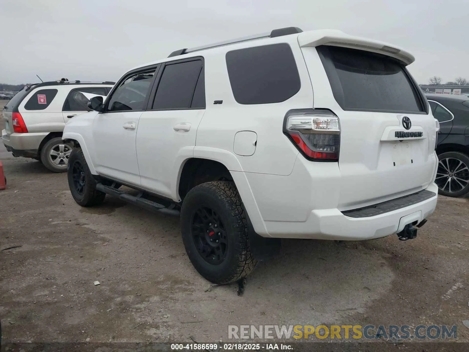 3 Photograph of a damaged car JTEFU5JR0M5242588 TOYOTA 4RUNNER 2021