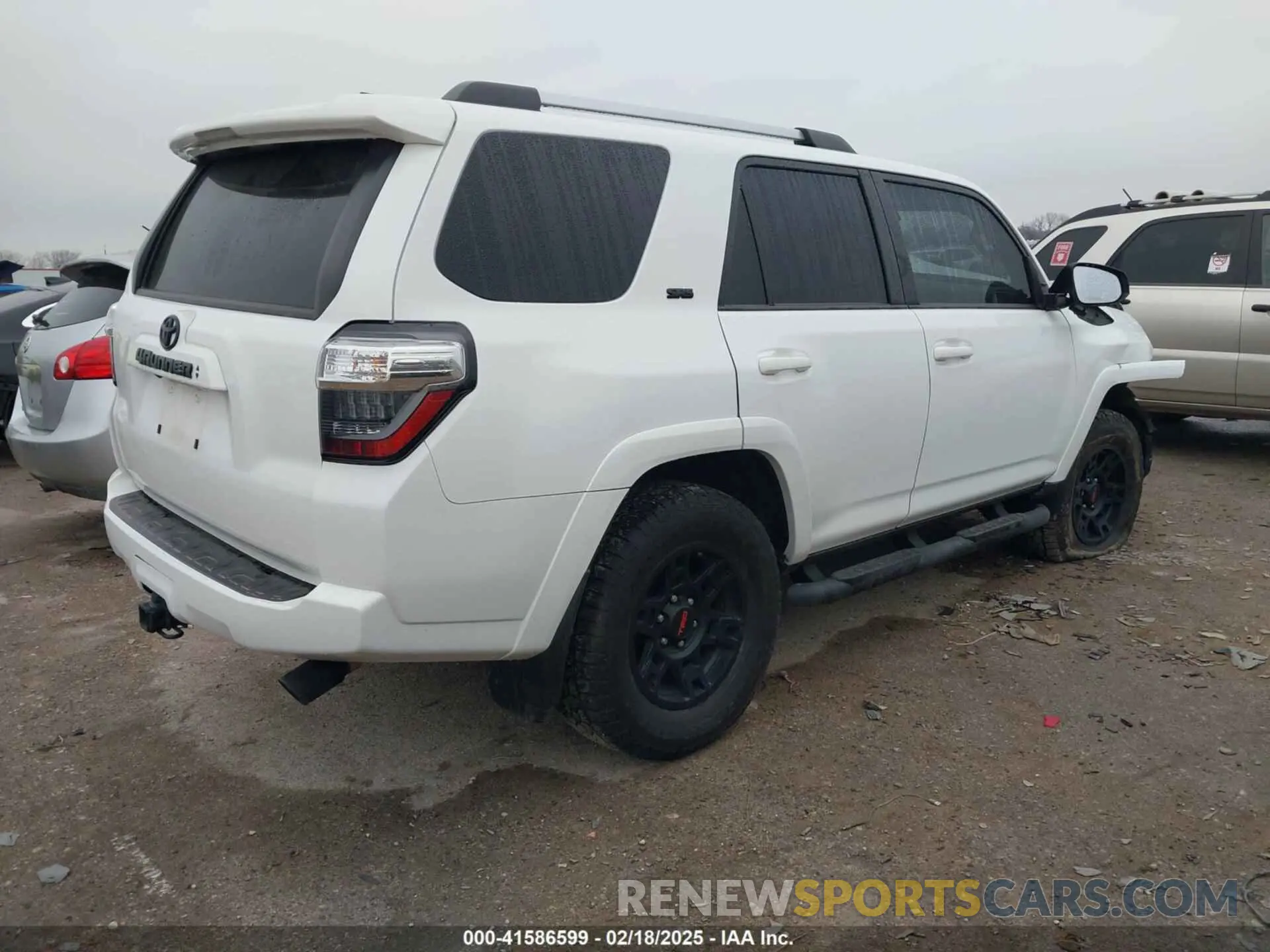 4 Photograph of a damaged car JTEFU5JR0M5242588 TOYOTA 4RUNNER 2021