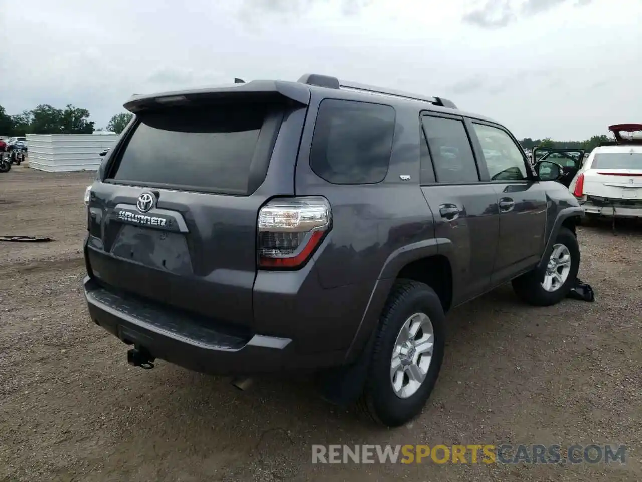 4 Photograph of a damaged car JTEFU5JR0M5243823 TOYOTA 4RUNNER 2021