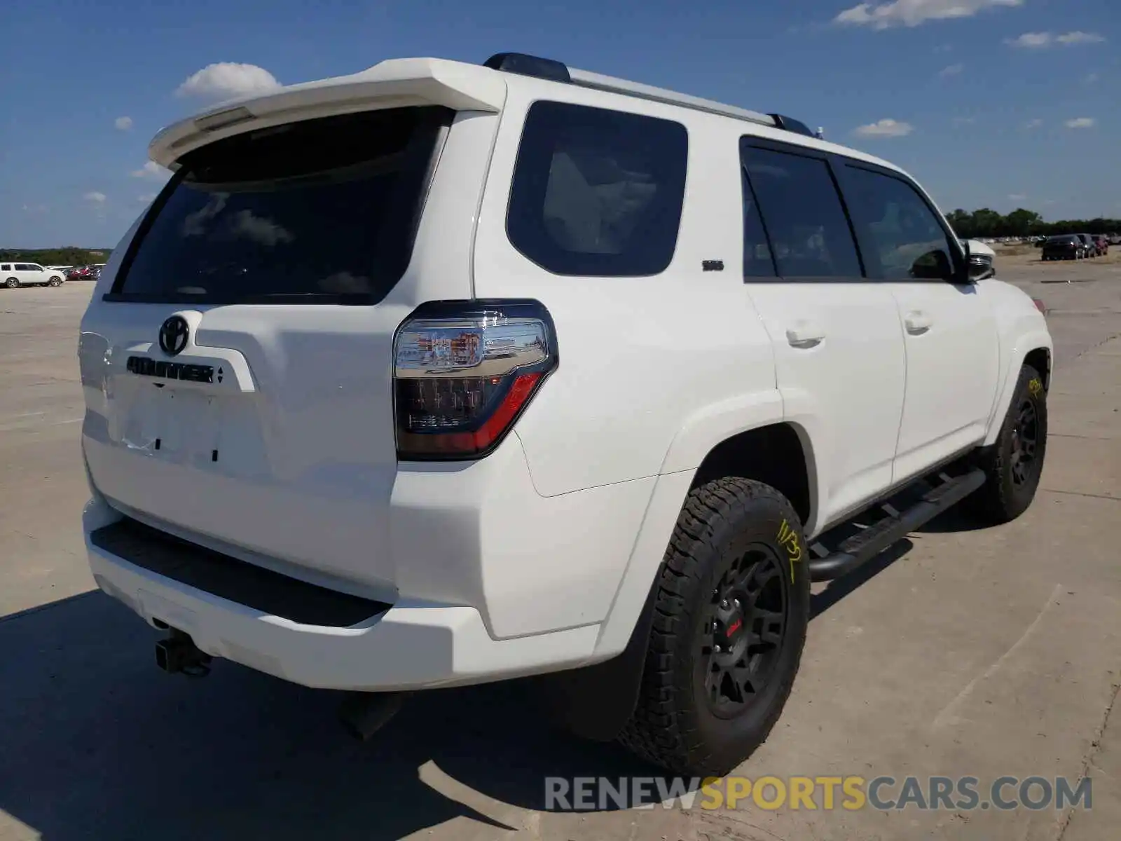 4 Photograph of a damaged car JTEFU5JR1M5245757 TOYOTA 4RUNNER 2021