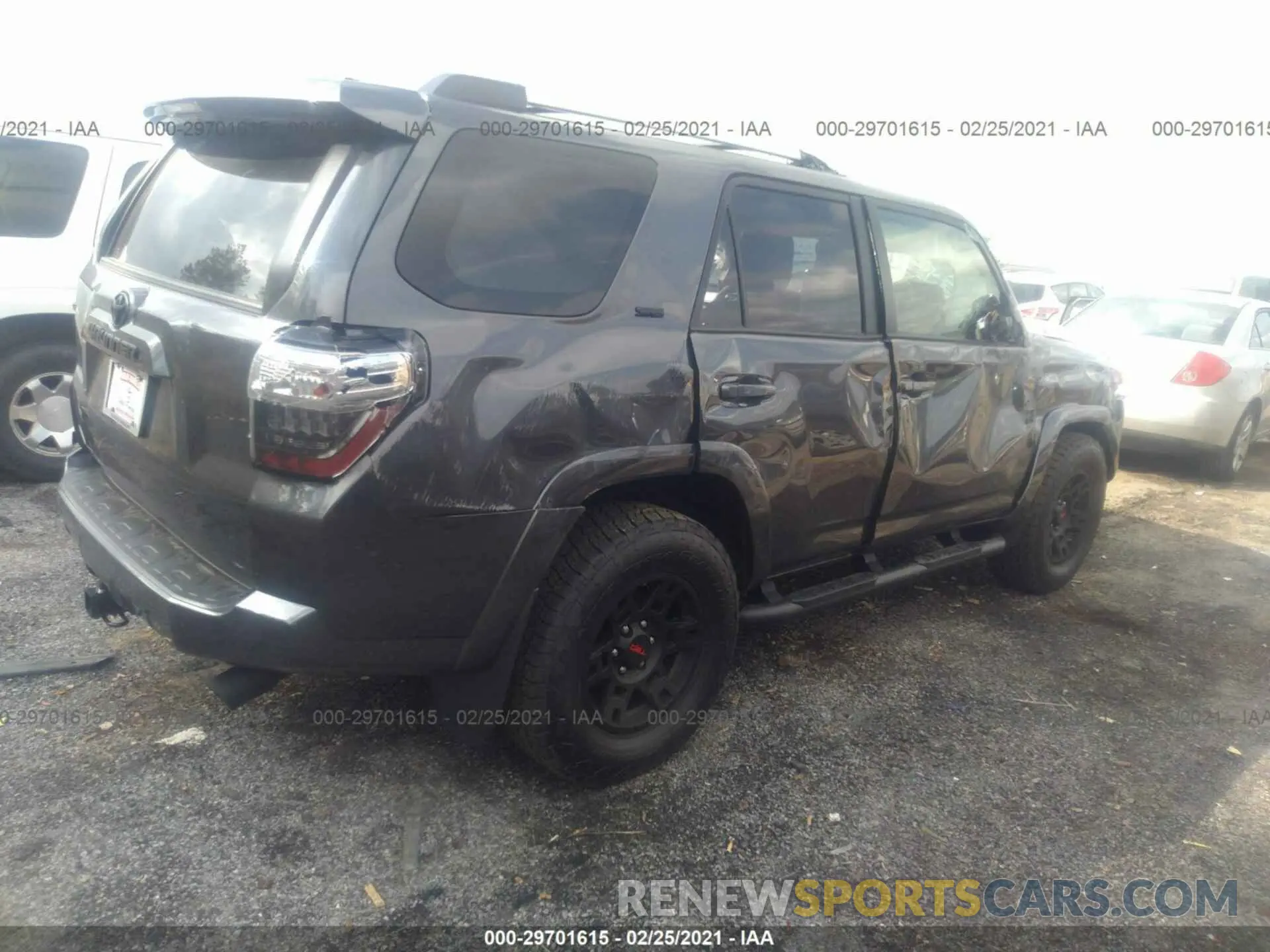 4 Photograph of a damaged car JTEFU5JR3M5235425 TOYOTA 4RUNNER 2021