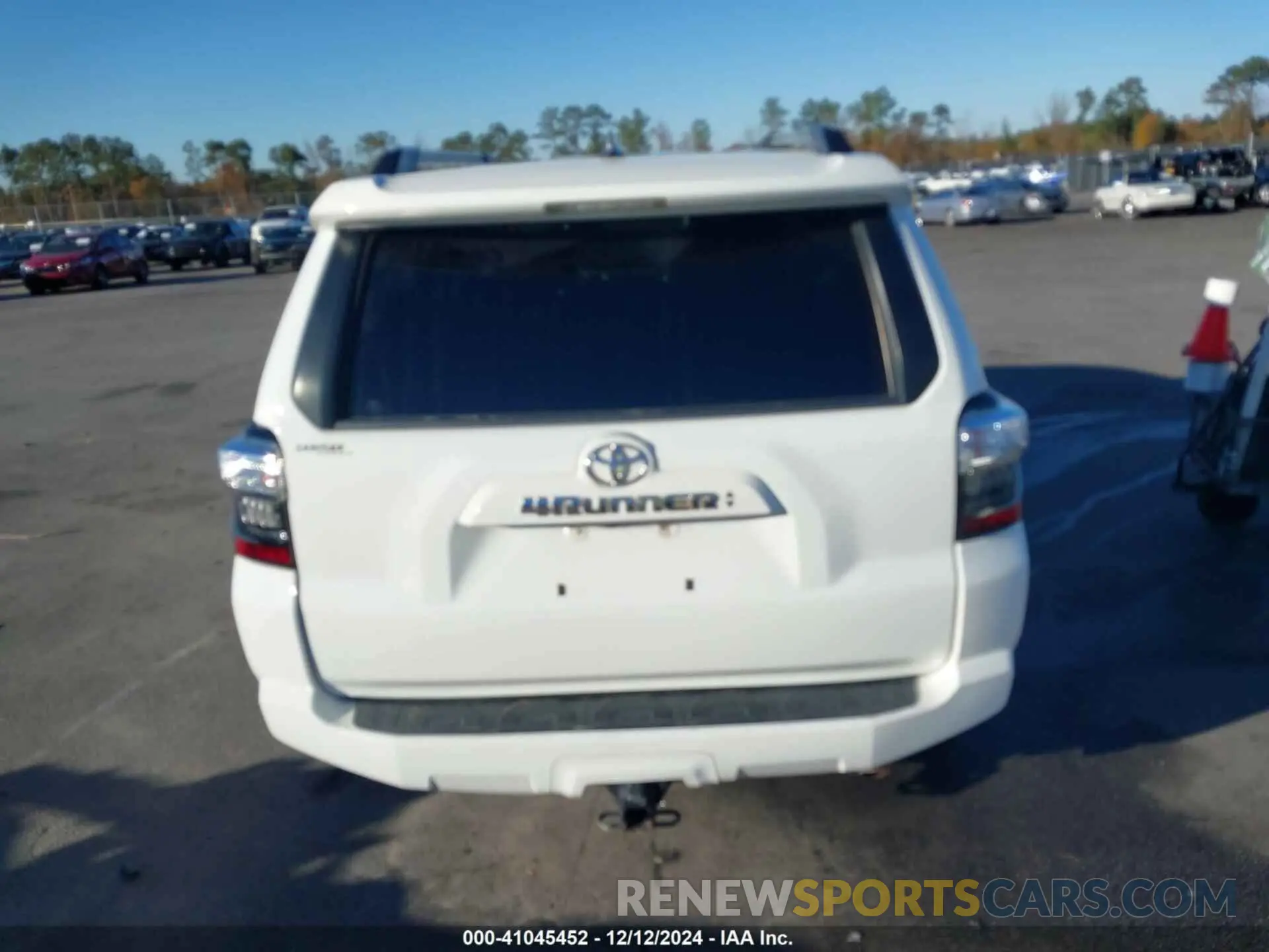 16 Photograph of a damaged car JTEFU5JR4M5233117 TOYOTA 4RUNNER 2021