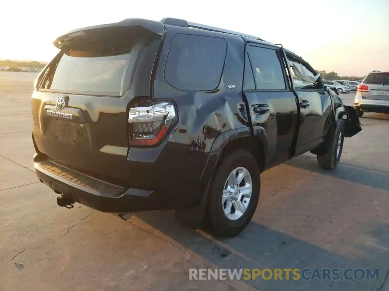 4 Photograph of a damaged car JTEFU5JR4M5249849 TOYOTA 4RUNNER 2021