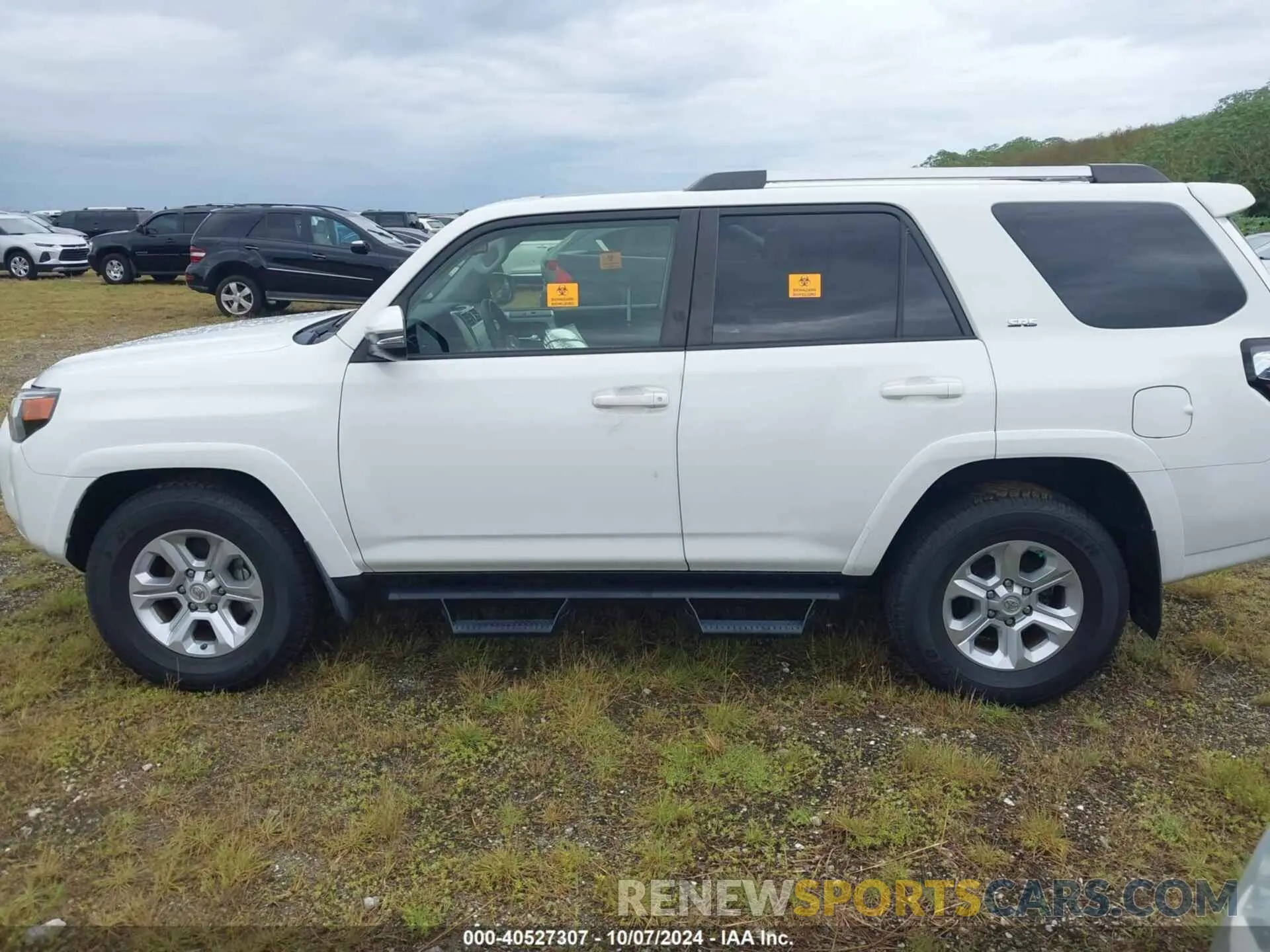 14 Photograph of a damaged car JTEFU5JR5M5228704 TOYOTA 4RUNNER 2021