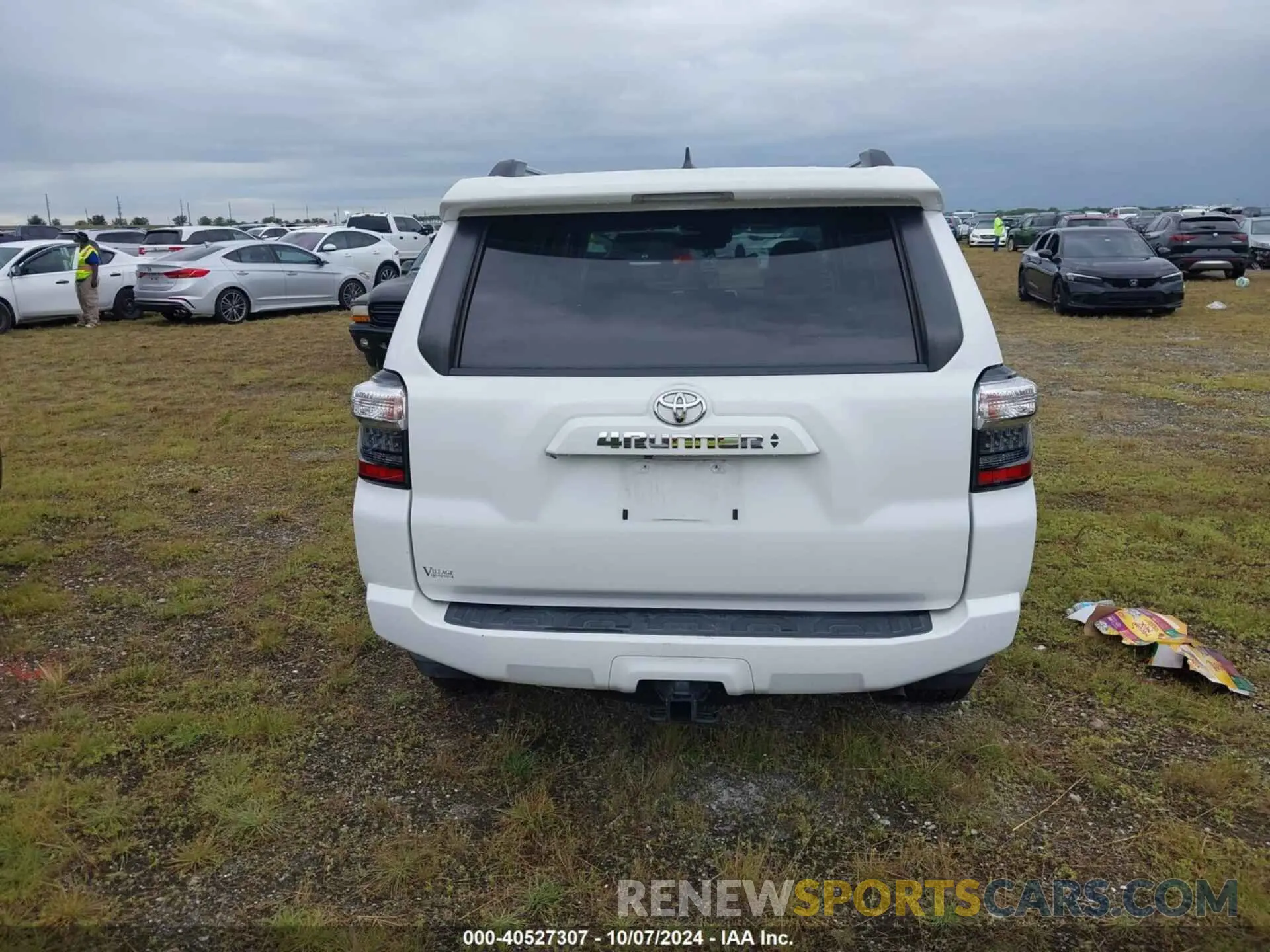 16 Photograph of a damaged car JTEFU5JR5M5228704 TOYOTA 4RUNNER 2021