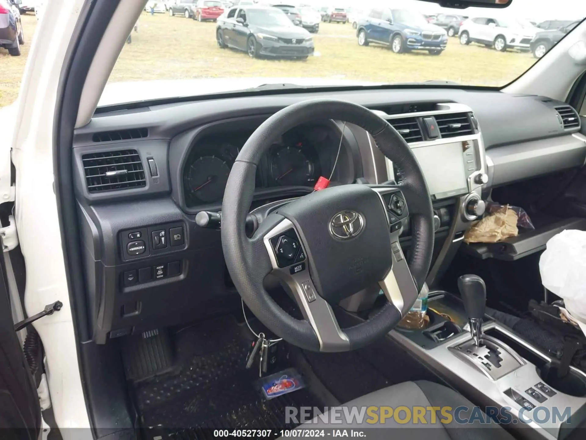 7 Photograph of a damaged car JTEFU5JR5M5228704 TOYOTA 4RUNNER 2021