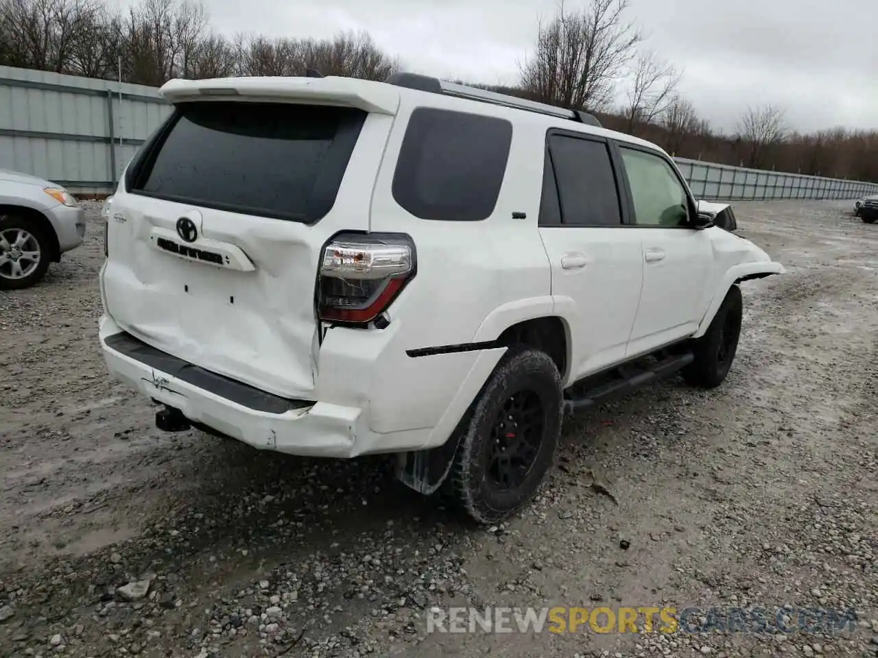 4 Photograph of a damaged car JTEFU5JR5M5243252 TOYOTA 4RUNNER 2021