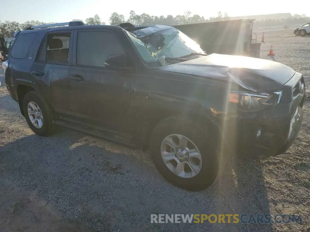 4 Photograph of a damaged car JTEFU5JR6M5228260 TOYOTA 4RUNNER 2021