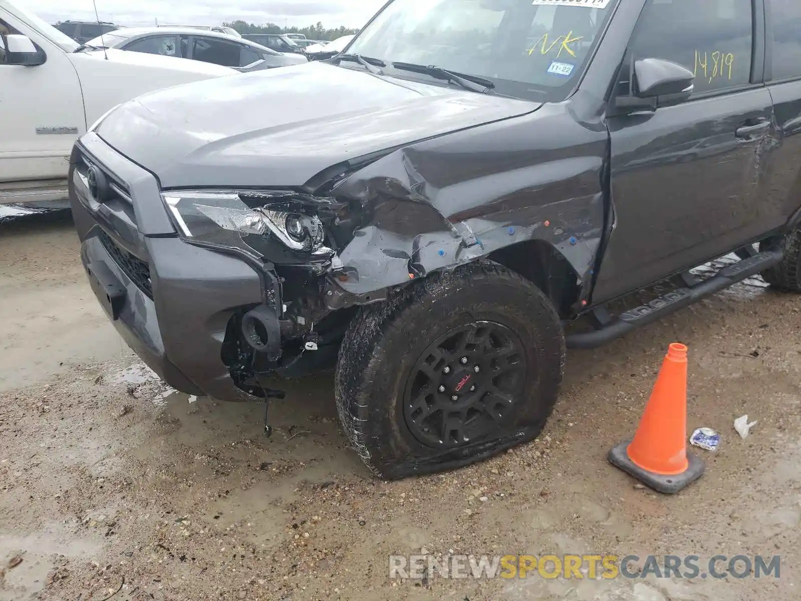 9 Photograph of a damaged car JTEFU5JR6M5229912 TOYOTA 4RUNNER 2021