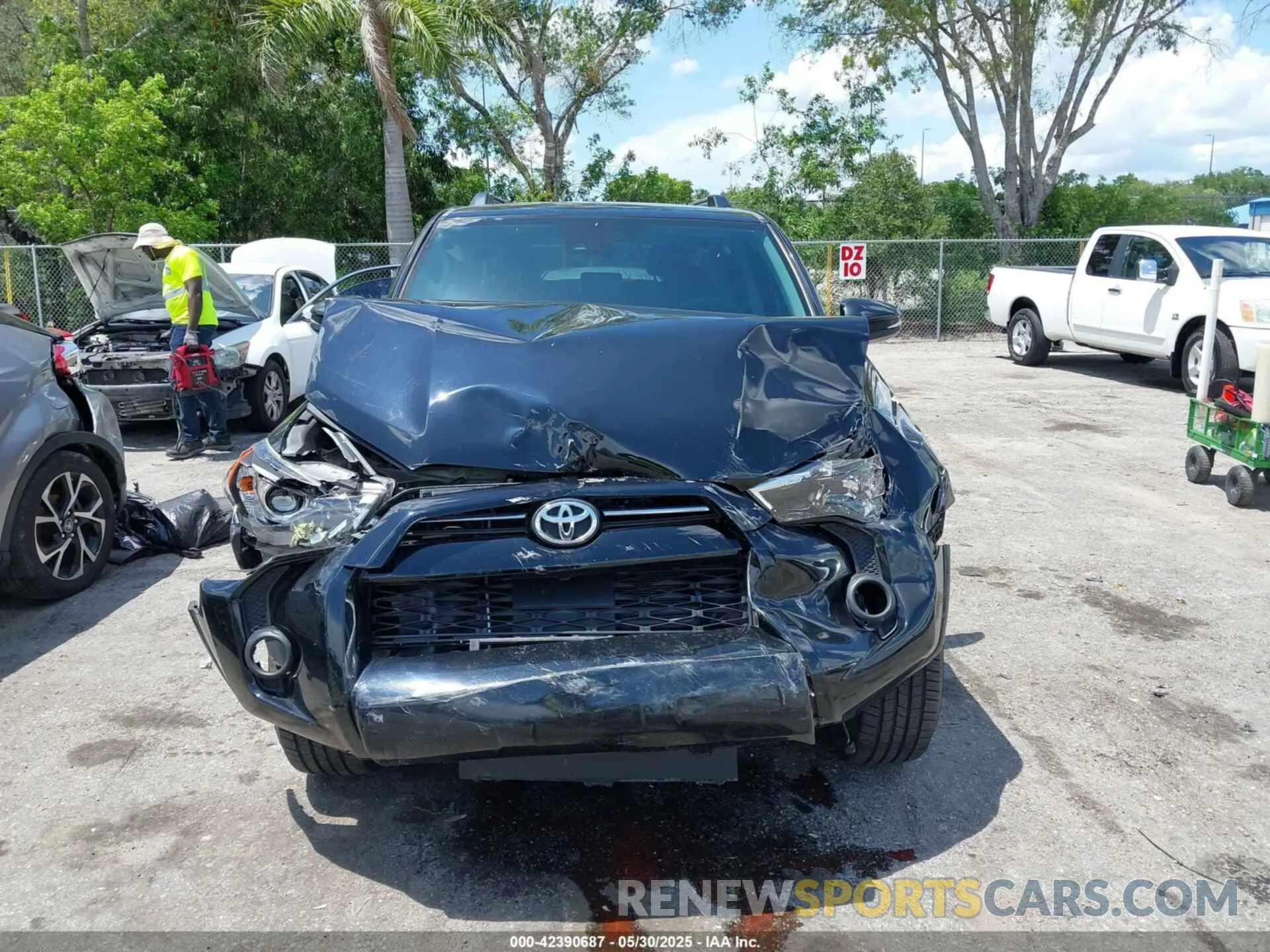 12 Photograph of a damaged car JTEFU5JR7M5239221 TOYOTA 4RUNNER 2021