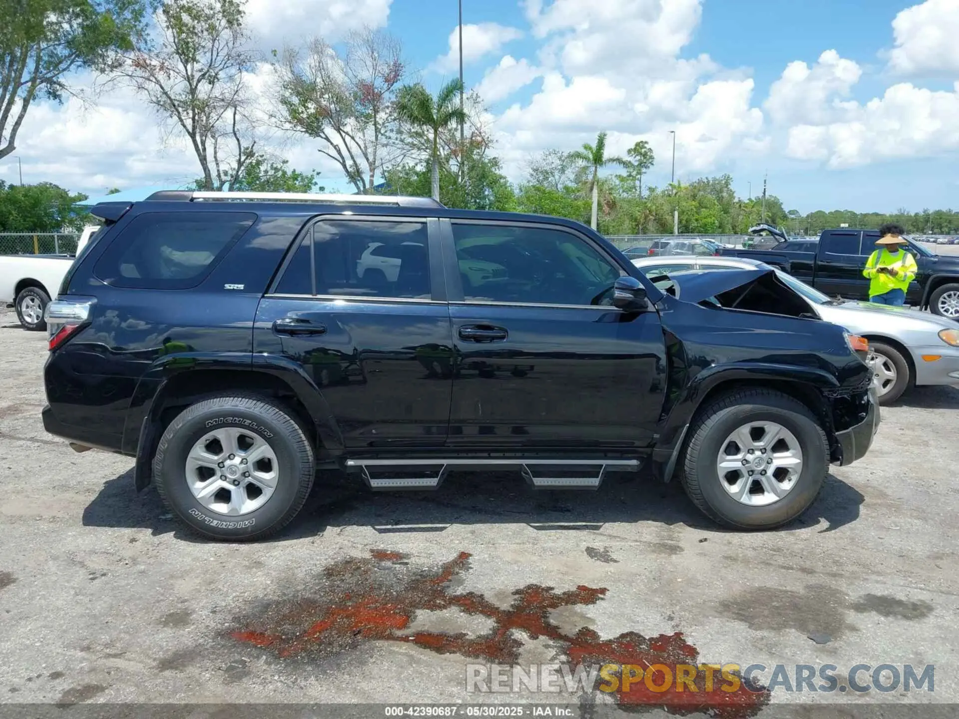 13 Photograph of a damaged car JTEFU5JR7M5239221 TOYOTA 4RUNNER 2021