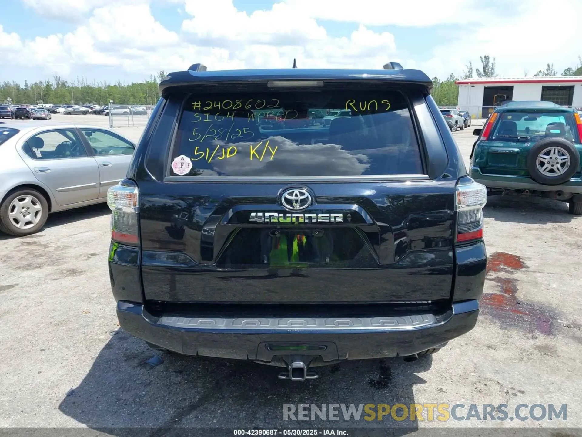 16 Photograph of a damaged car JTEFU5JR7M5239221 TOYOTA 4RUNNER 2021