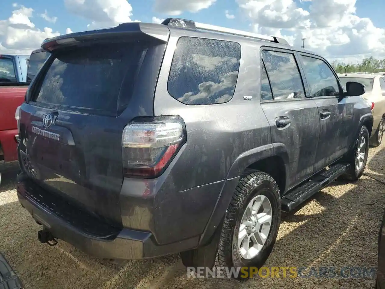 4 Photograph of a damaged car JTEFU5JR7M5241762 TOYOTA 4RUNNER 2021