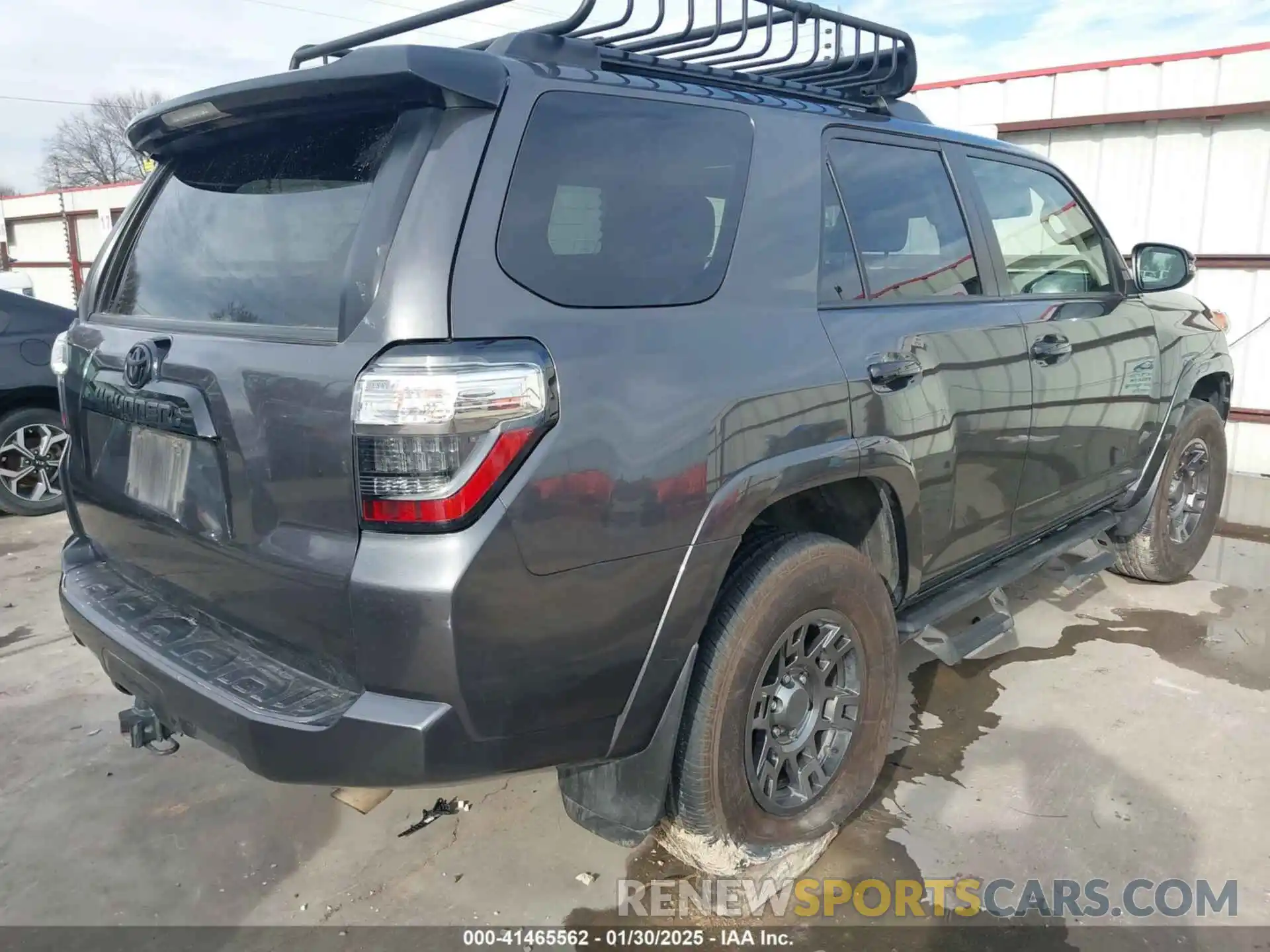 4 Photograph of a damaged car JTEHU5JR0M5842309 TOYOTA 4RUNNER 2021