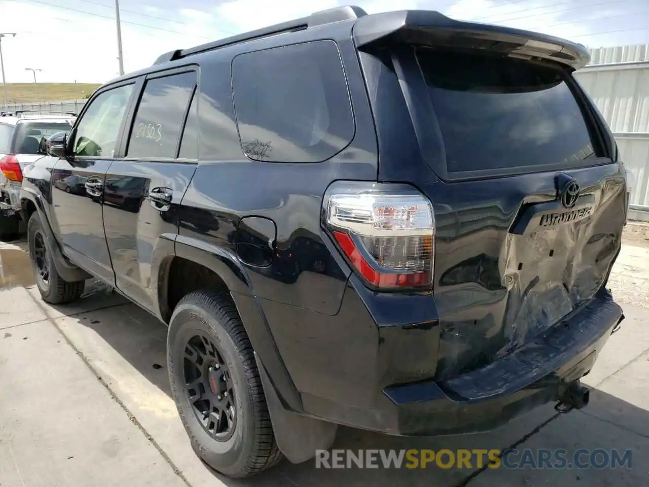 3 Photograph of a damaged car JTEHU5JR0M5873303 TOYOTA 4RUNNER 2021