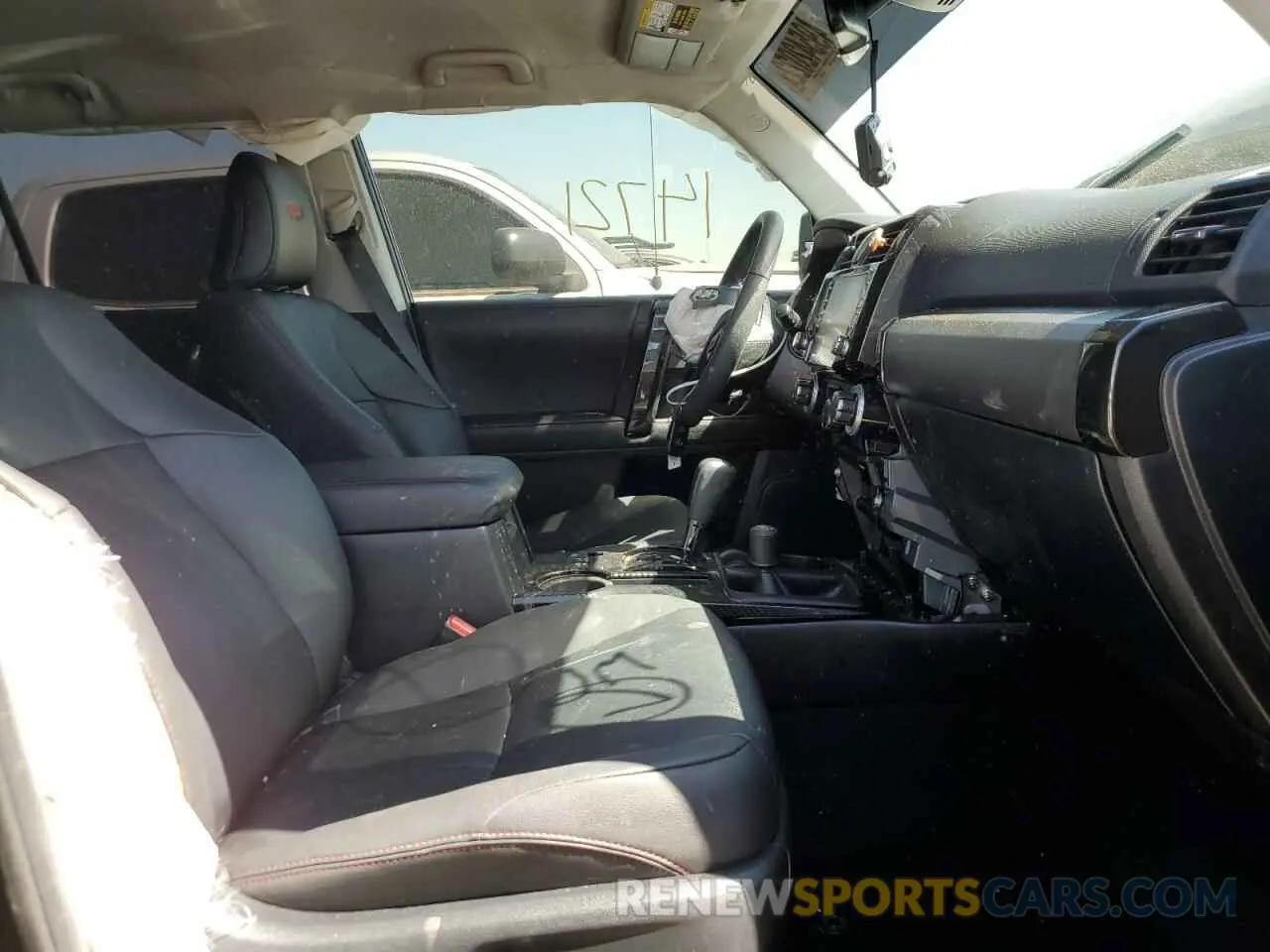 5 Photograph of a damaged car JTEHU5JR1M5943133 TOYOTA 4RUNNER 2021