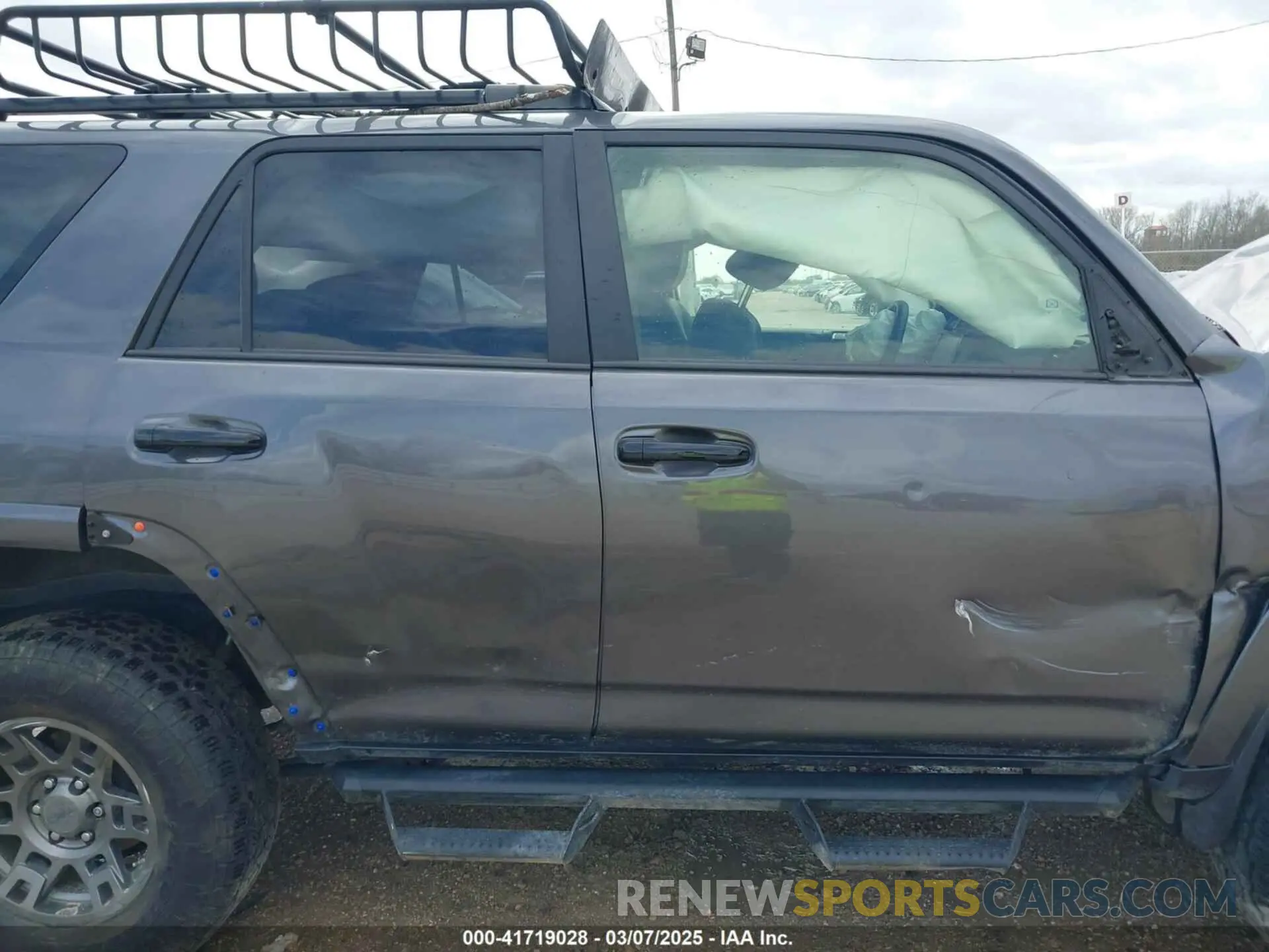 13 Photograph of a damaged car JTEHU5JR3M5845060 TOYOTA 4RUNNER 2021