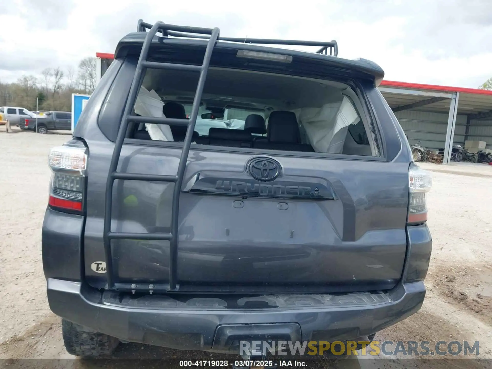 16 Photograph of a damaged car JTEHU5JR3M5845060 TOYOTA 4RUNNER 2021