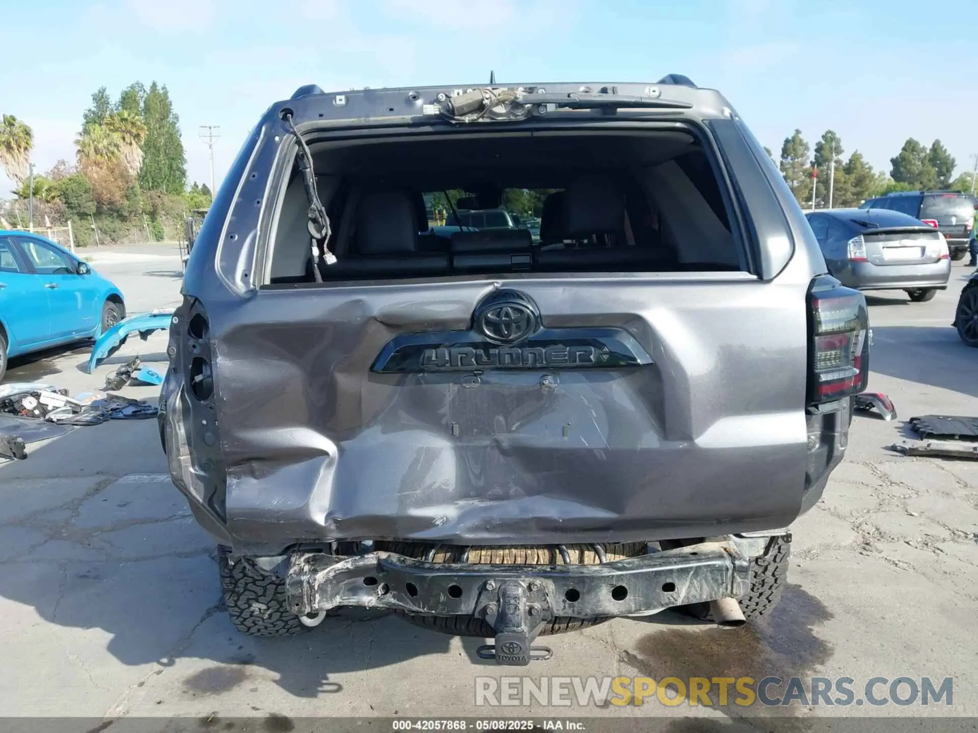 17 Photograph of a damaged car JTEHU5JR4M5894039 TOYOTA 4RUNNER 2021
