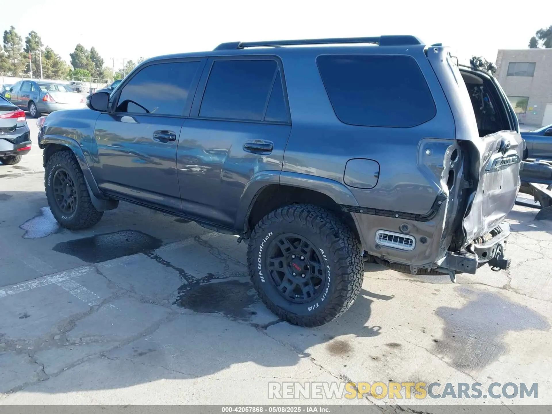 3 Photograph of a damaged car JTEHU5JR4M5894039 TOYOTA 4RUNNER 2021