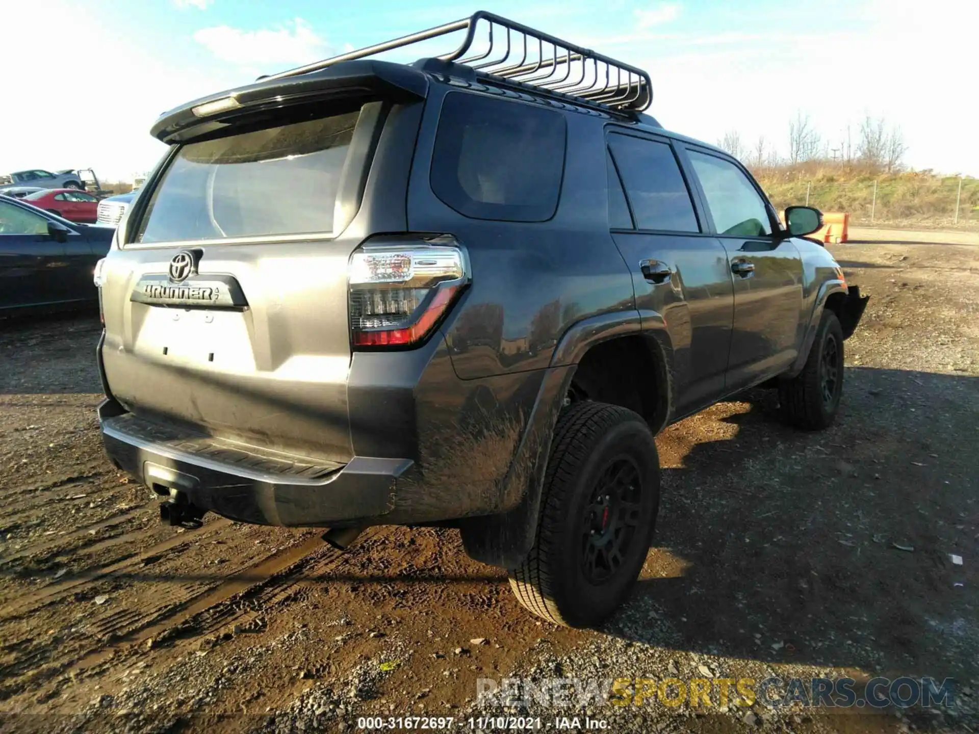 4 Photograph of a damaged car JTEHU5JR5M5927842 TOYOTA 4RUNNER 2021