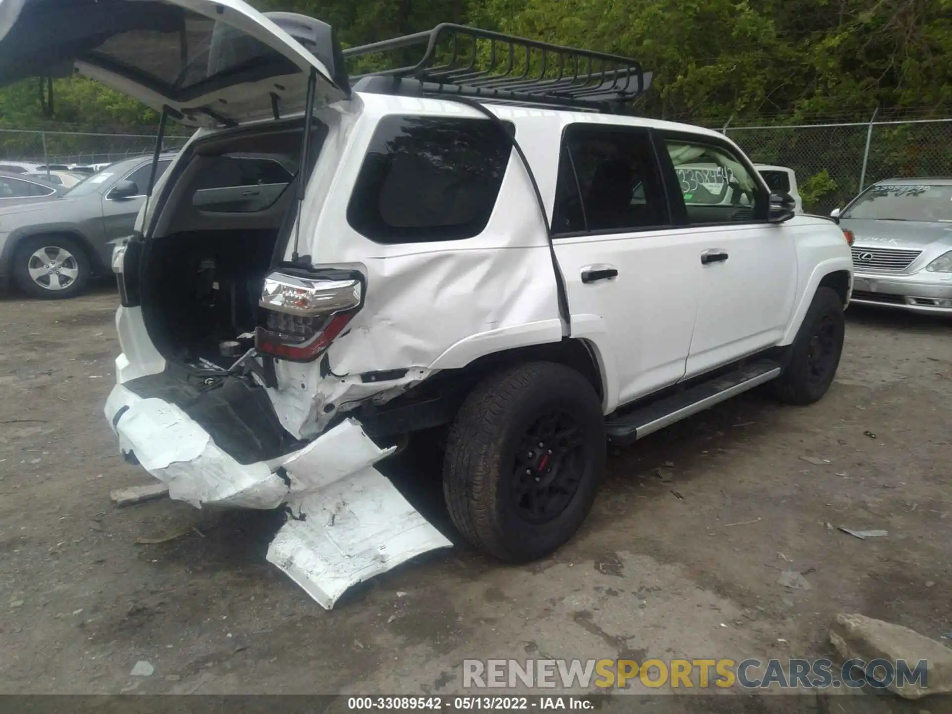 4 Photograph of a damaged car JTEHU5JR5M5965006 TOYOTA 4RUNNER 2021