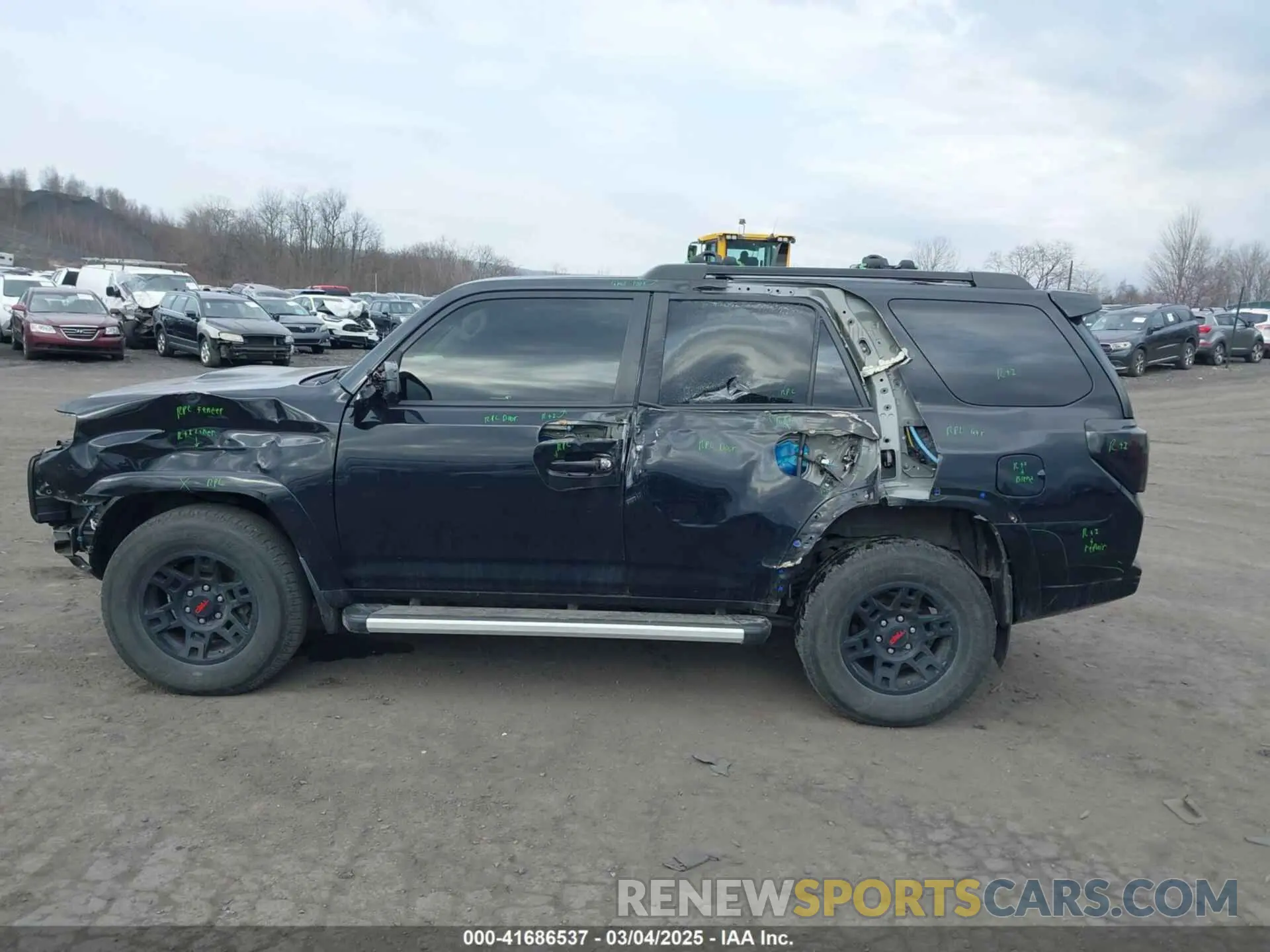 14 Photograph of a damaged car JTEHU5JRXM5969553 TOYOTA 4RUNNER 2021