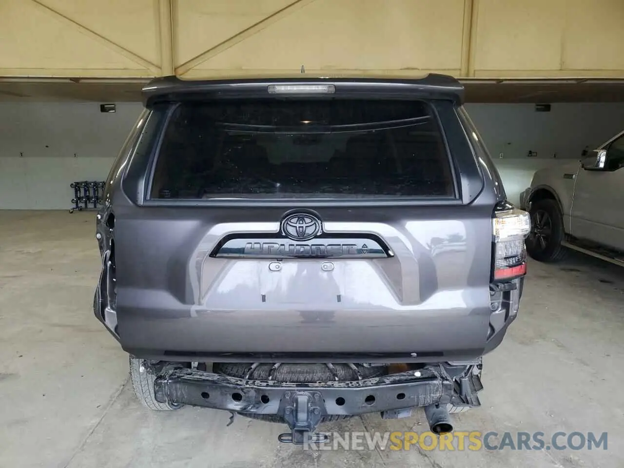 6 Photograph of a damaged car JTEJU5JR0M5952097 TOYOTA 4RUNNER 2021