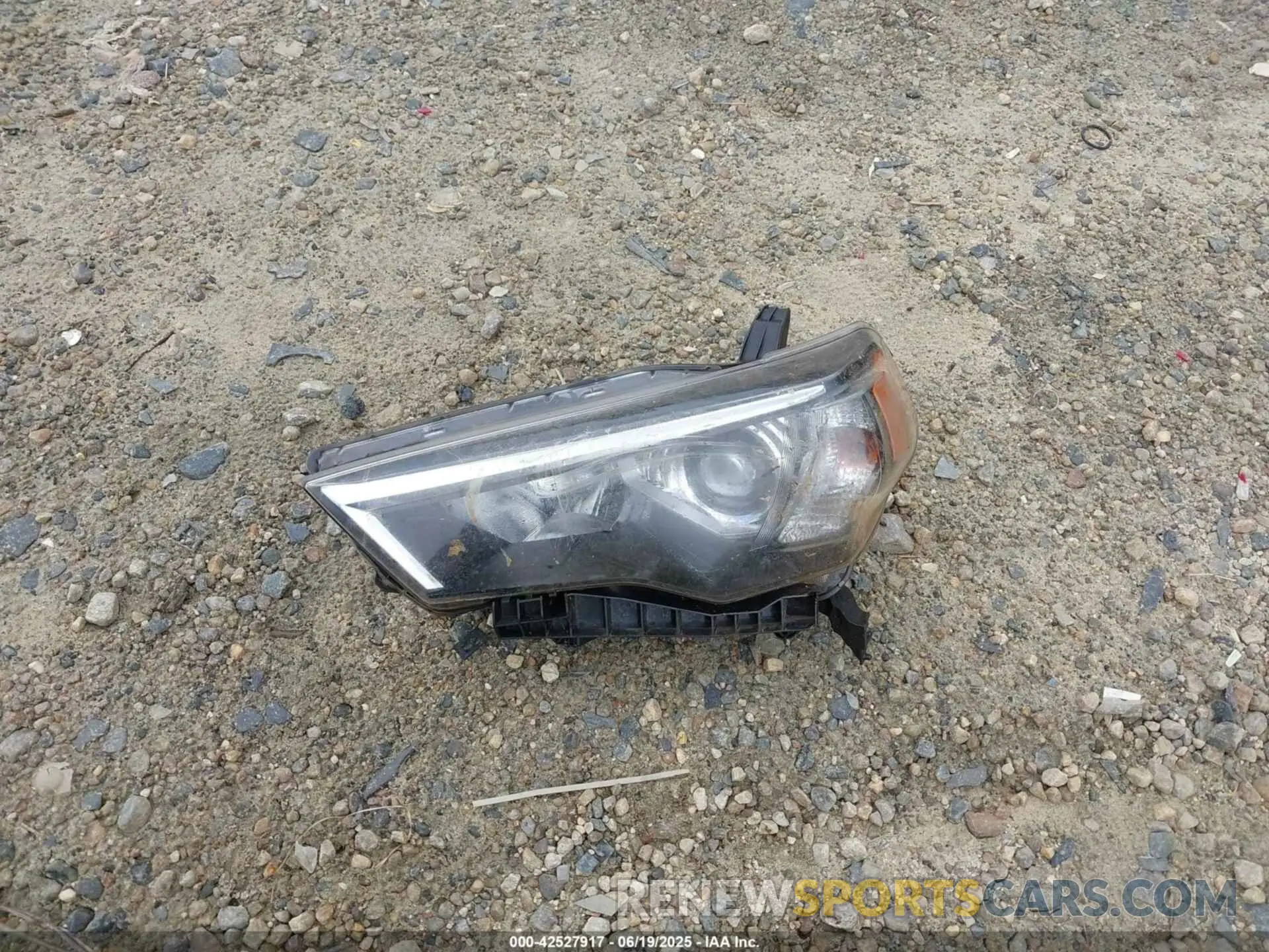 11 Photograph of a damaged car JTEJU5JR4M5837745 TOYOTA 4RUNNER 2021