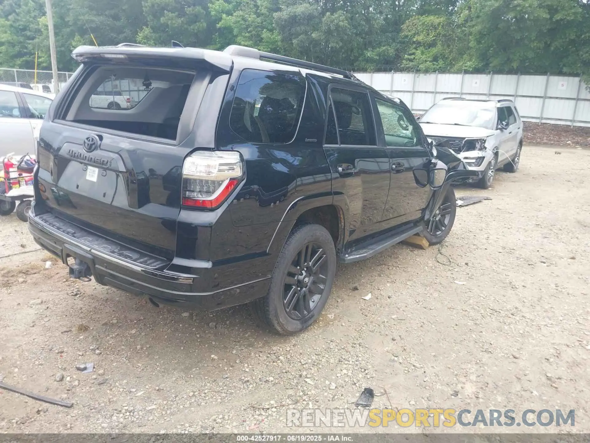 4 Photograph of a damaged car JTEJU5JR4M5837745 TOYOTA 4RUNNER 2021