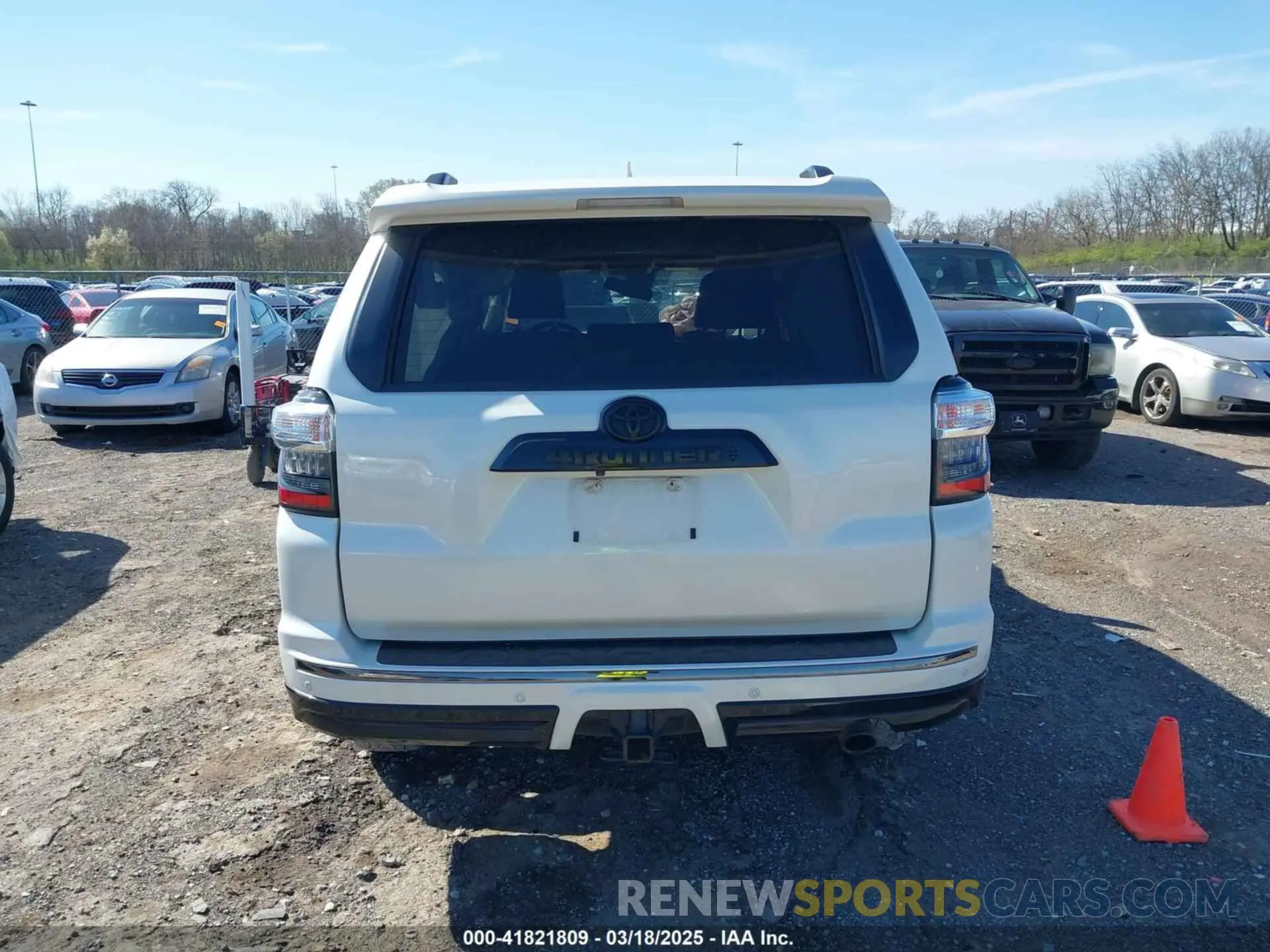 17 Photograph of a damaged car JTEJU5JR4M5888601 TOYOTA 4RUNNER 2021