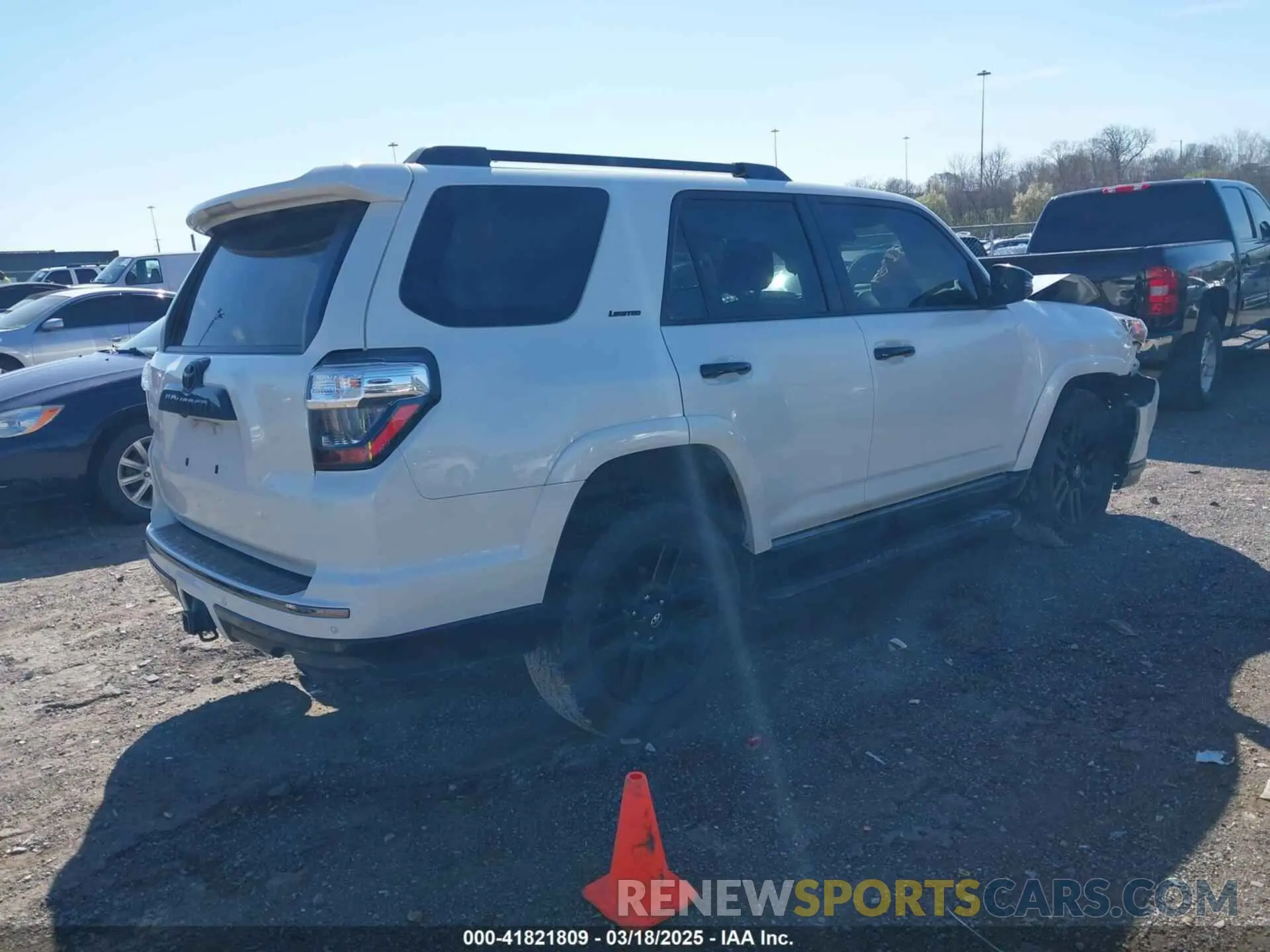 4 Photograph of a damaged car JTEJU5JR4M5888601 TOYOTA 4RUNNER 2021