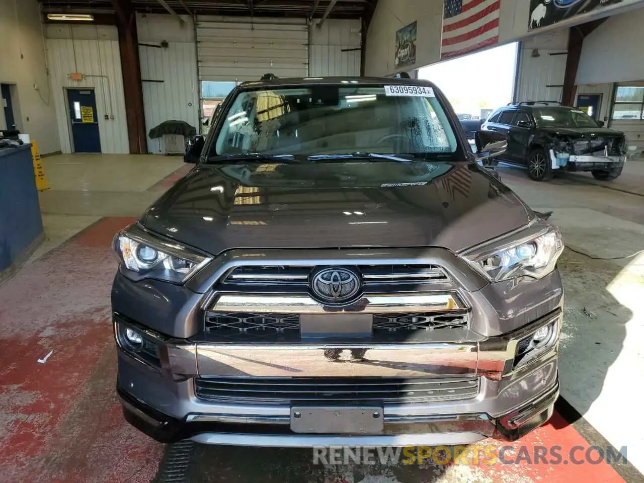 5 Photograph of a damaged car JTEJU5JR5M5942441 TOYOTA 4RUNNER 2021