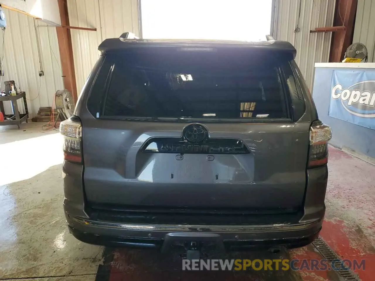 6 Photograph of a damaged car JTEJU5JR5M5942441 TOYOTA 4RUNNER 2021