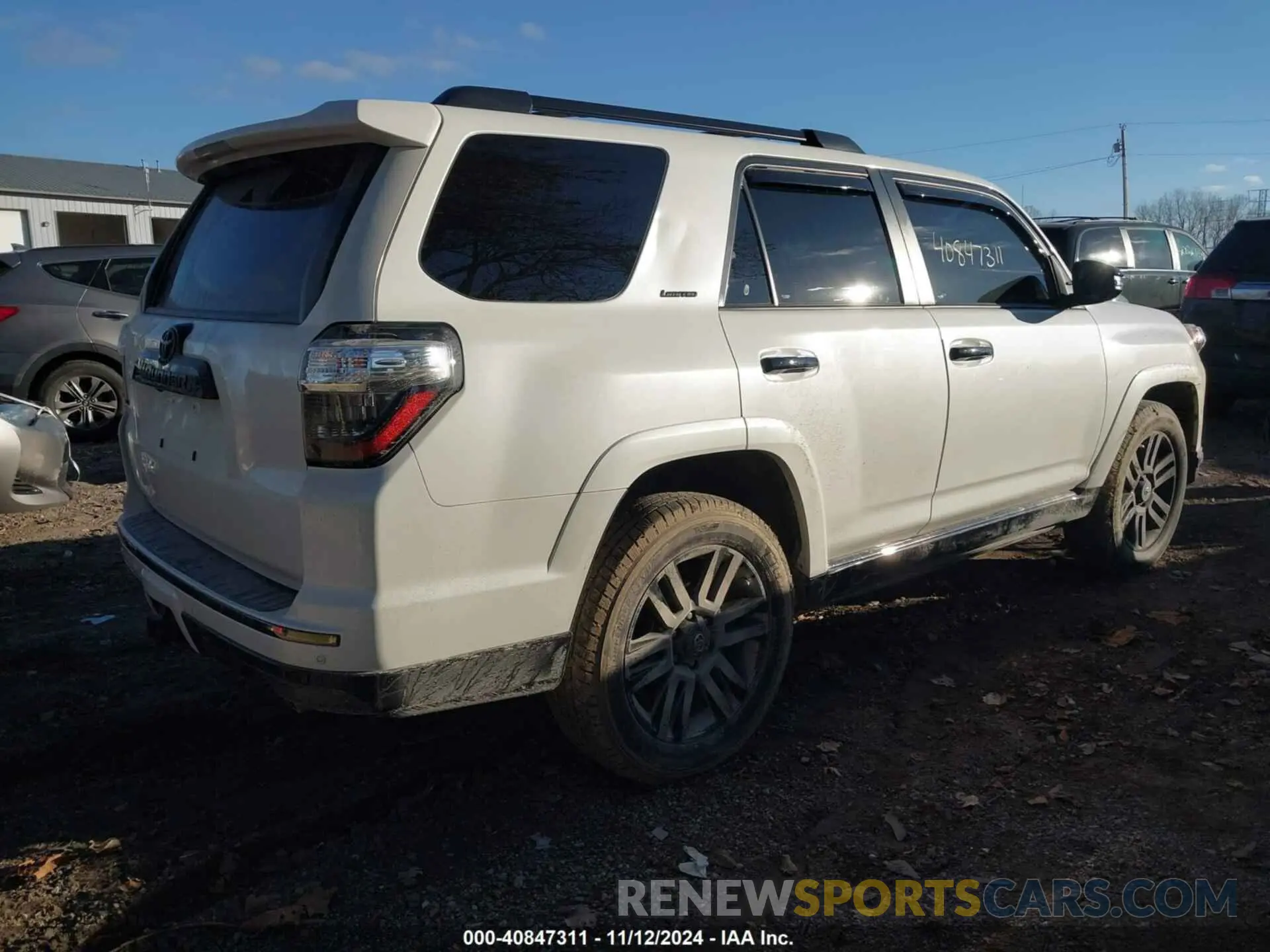4 Photograph of a damaged car JTEJU5JR7M5912633 TOYOTA 4RUNNER 2021