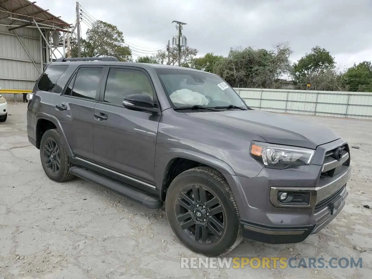 4 Photograph of a damaged car JTEJU5JR9M5845467 TOYOTA 4RUNNER 2021