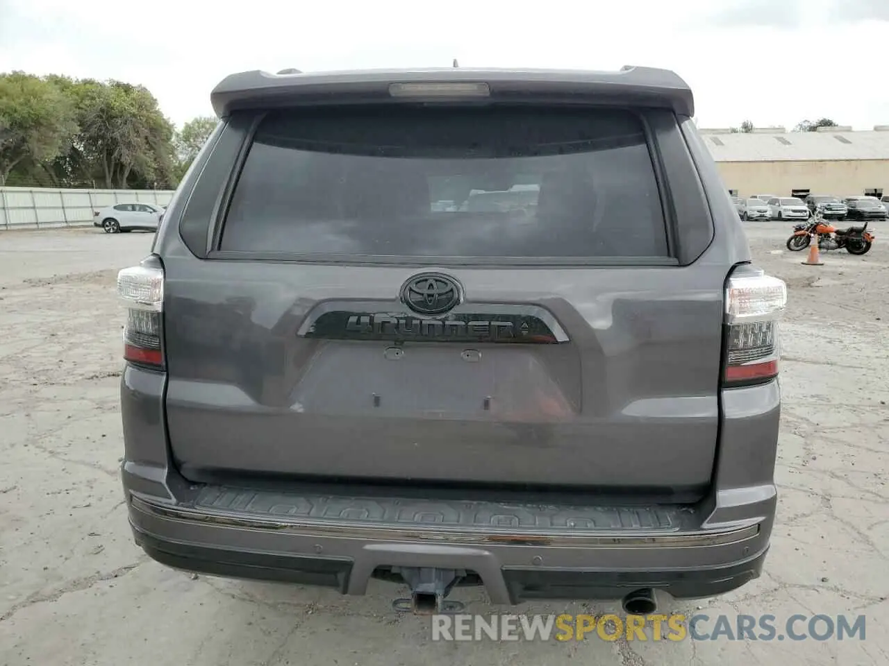 6 Photograph of a damaged car JTEJU5JR9M5845467 TOYOTA 4RUNNER 2021