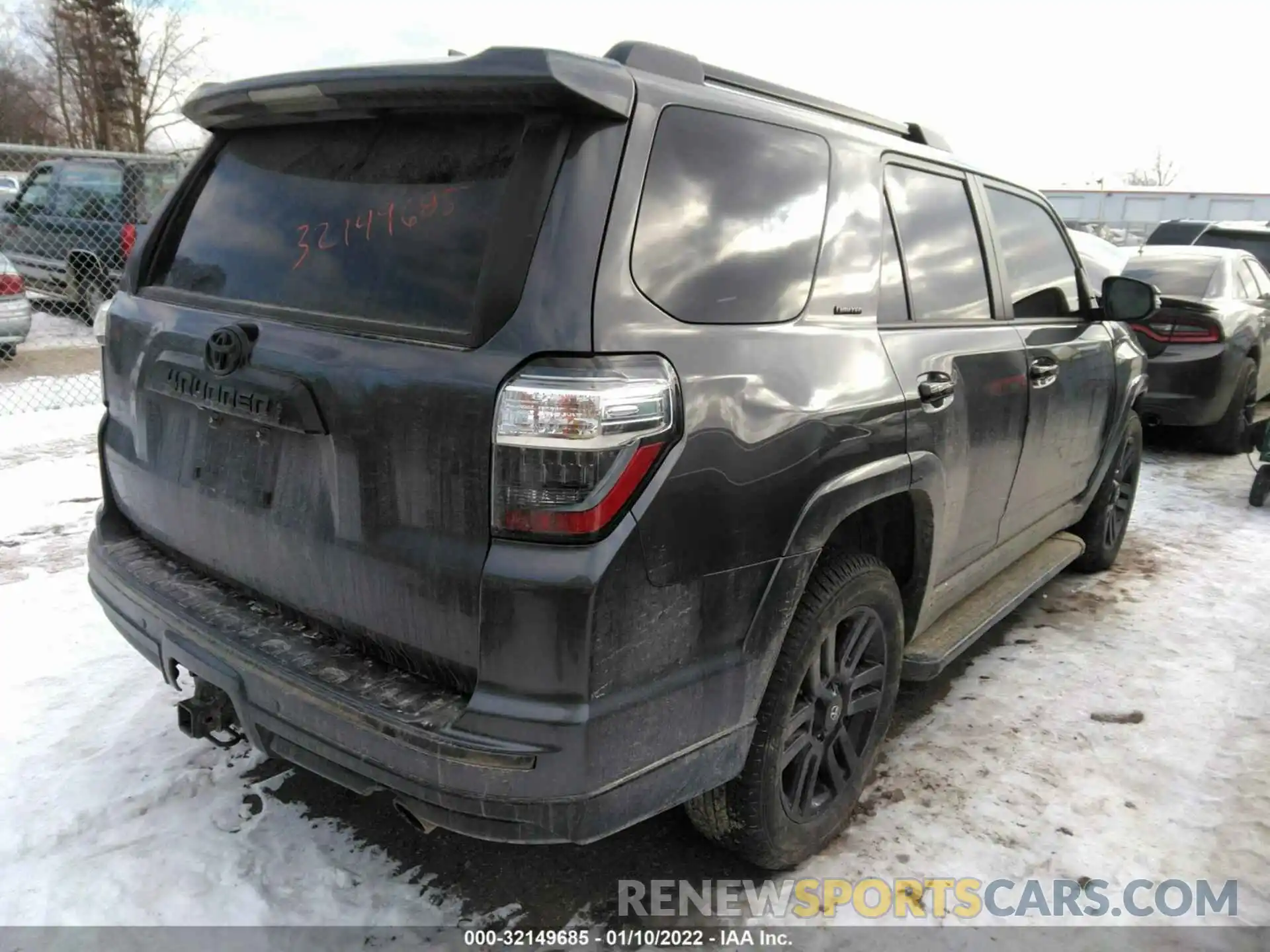 4 Photograph of a damaged car JTEJU5JR9M5961588 TOYOTA 4RUNNER 2021