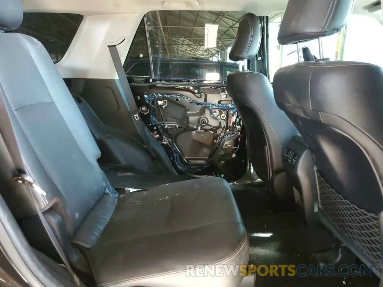 11 Photograph of a damaged car JTEJU5JRXM5879899 TOYOTA 4RUNNER 2021