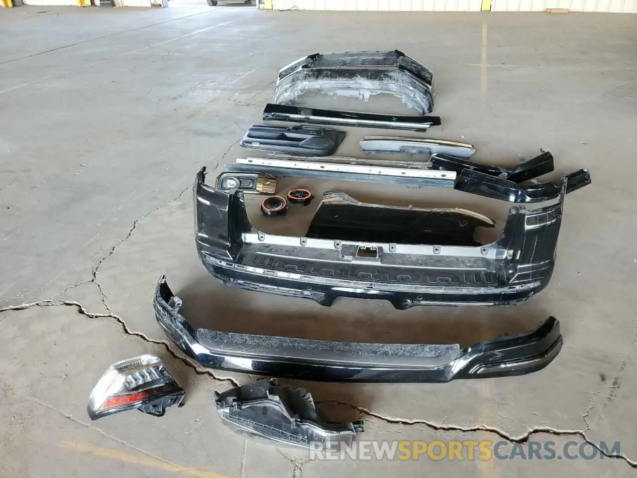 13 Photograph of a damaged car JTEJU5JRXM5879899 TOYOTA 4RUNNER 2021
