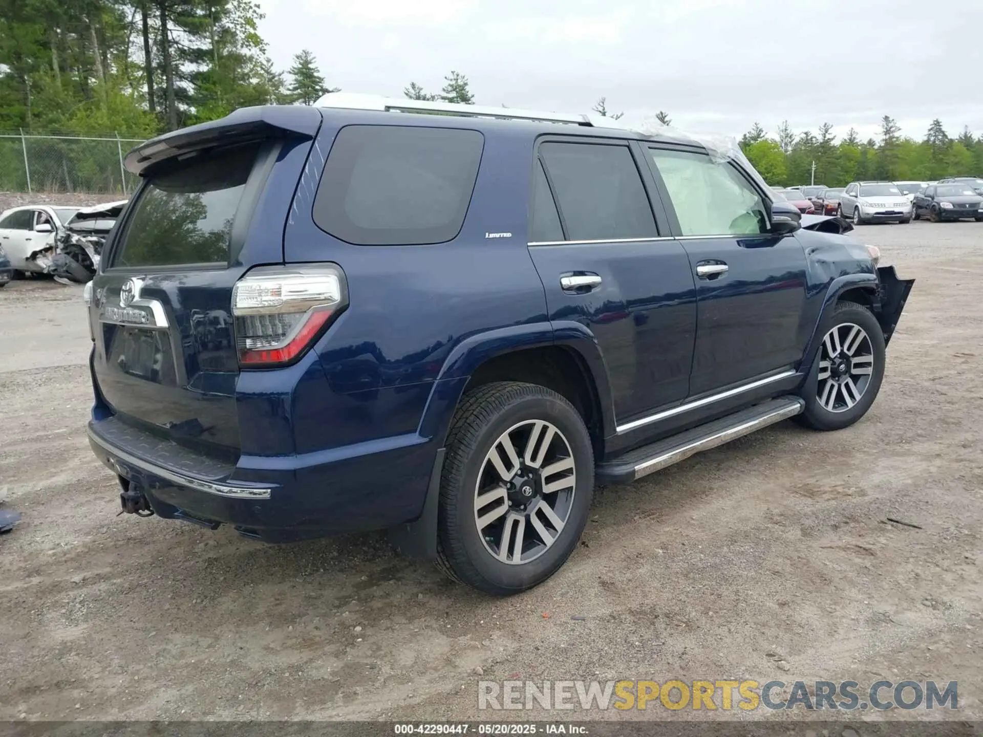 4 Photograph of a damaged car JTEKU5JR0M5855373 TOYOTA 4RUNNER 2021