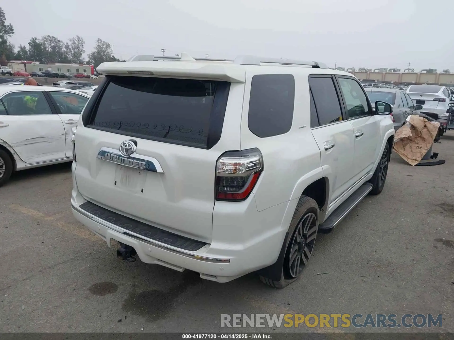4 Photograph of a damaged car JTEKU5JR1M5848237 TOYOTA 4RUNNER 2021