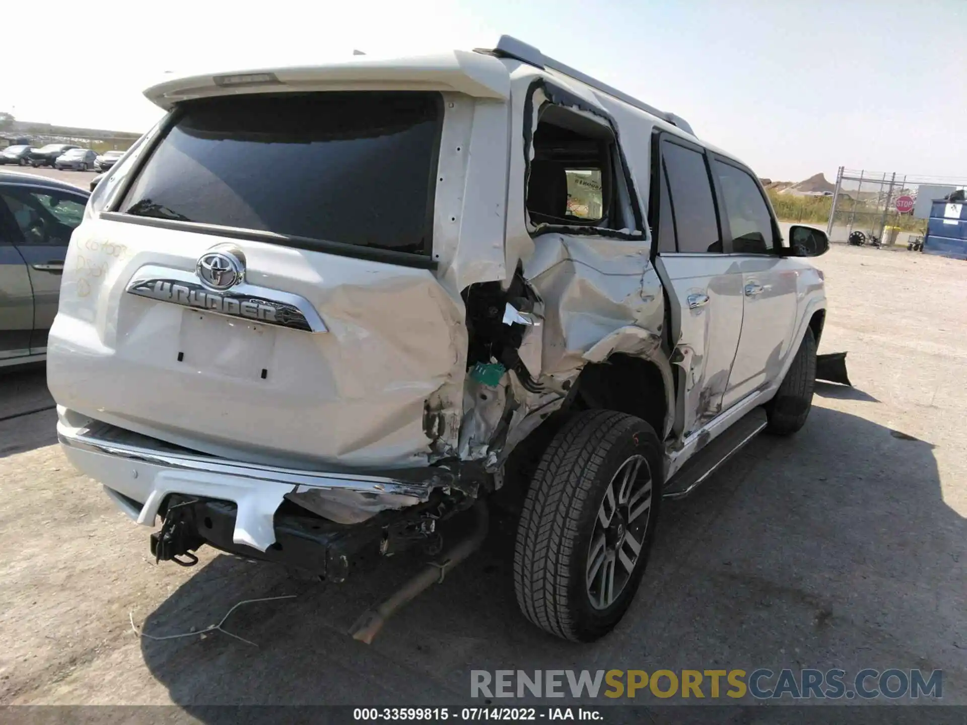 4 Photograph of a damaged car JTEKU5JR1M5889628 TOYOTA 4RUNNER 2021