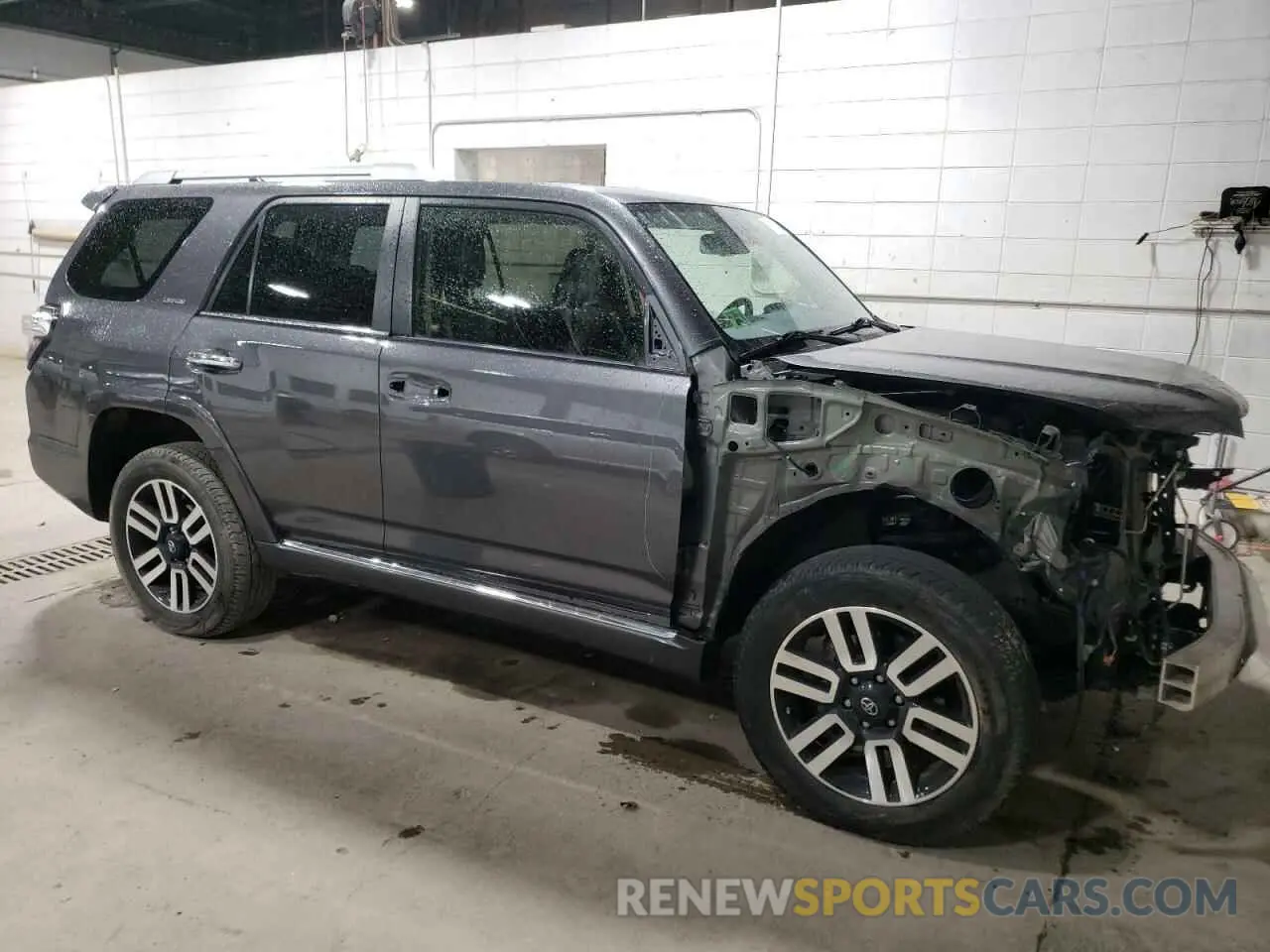 4 Photograph of a damaged car JTEKU5JR2M5841734 TOYOTA 4RUNNER 2021