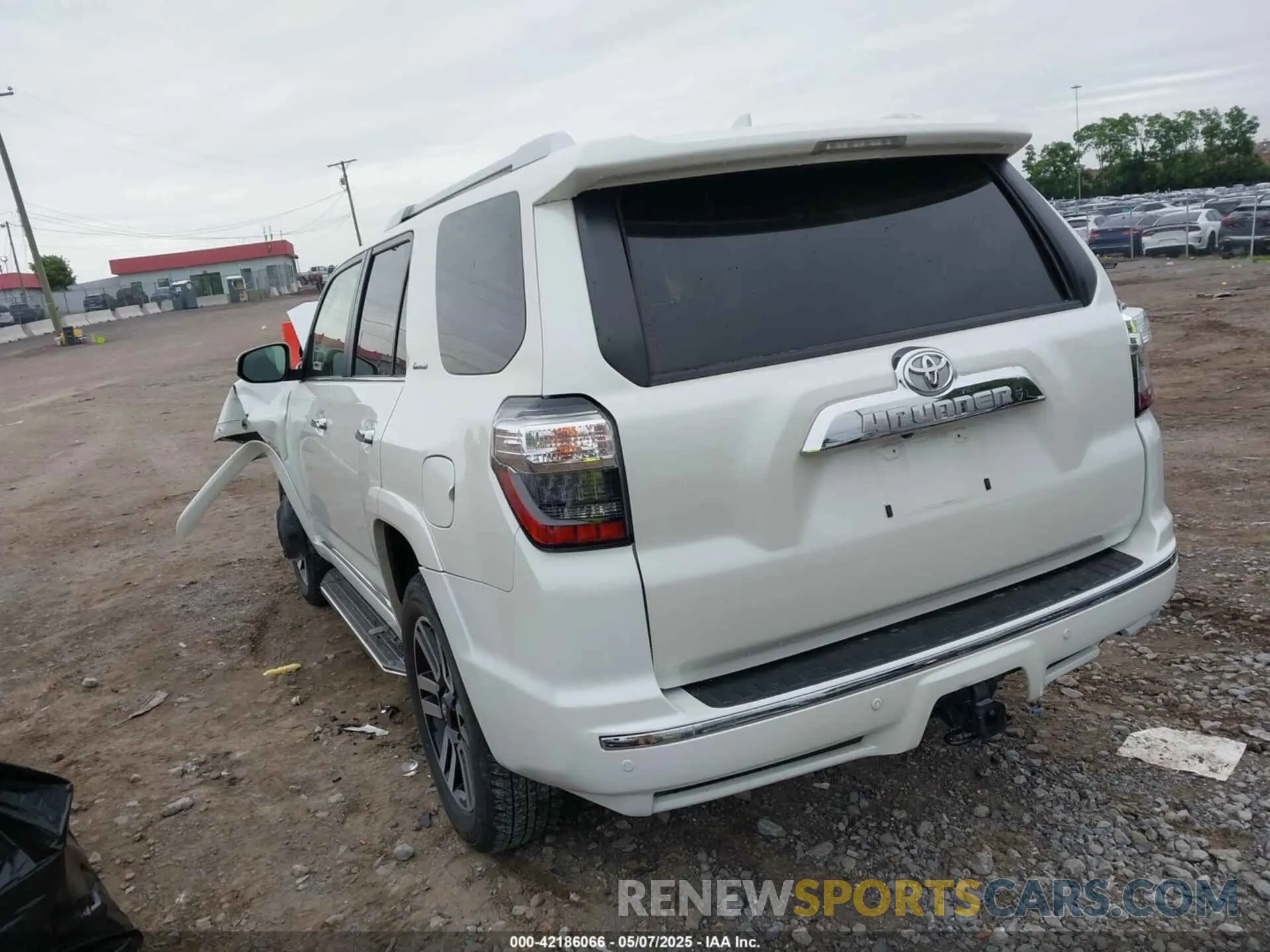 3 Photograph of a damaged car JTEKU5JR3M5885466 TOYOTA 4RUNNER 2021