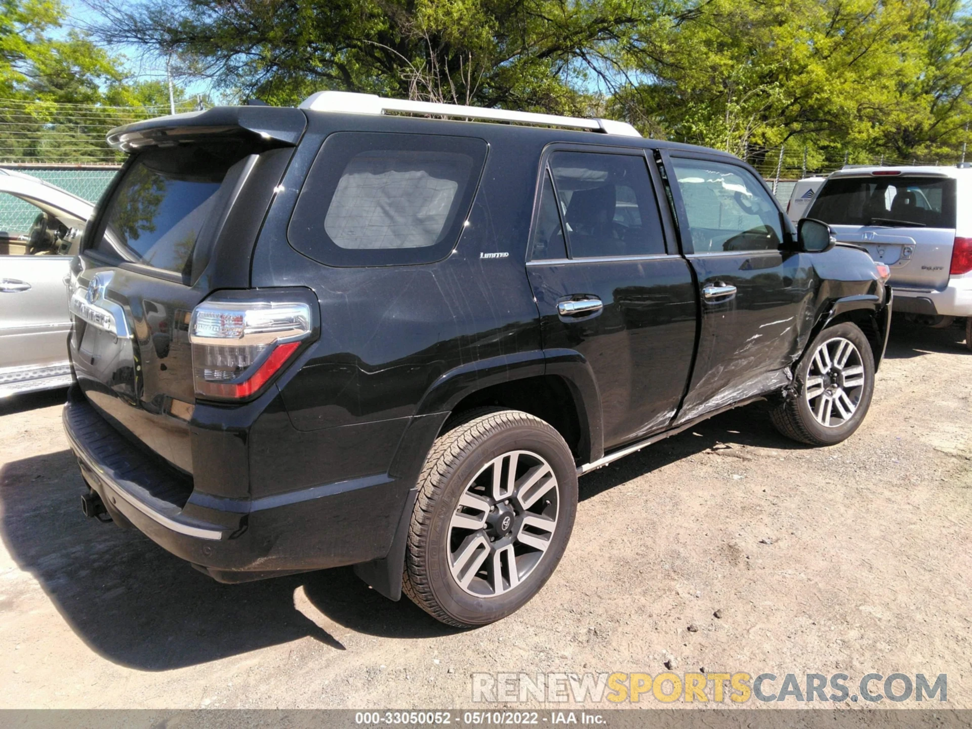 4 Photograph of a damaged car JTEKU5JR3M5915842 TOYOTA 4RUNNER 2021