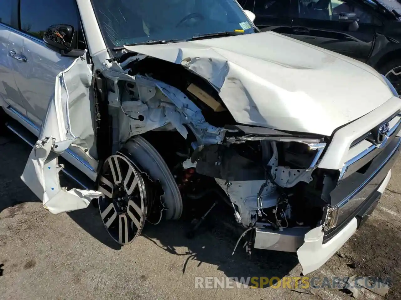 9 Photograph of a damaged car JTEKU5JR3M5926176 TOYOTA 4RUNNER 2021